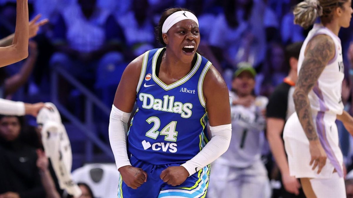 Arike Ogunbowale driving to the basket during a WNBA playoff game