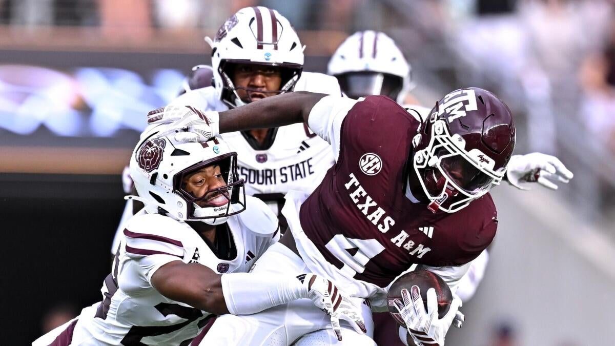 Texas A&M Aggies football players line up against Arkansas in SEC matchup