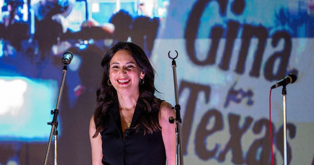 Latino Democratic leaders rally for Texas gubernatorial candidate Hinojosa at a campaign event