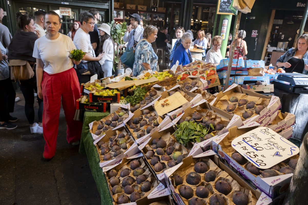 UK Economy Grows 0.1% in August, Beating Forecasts as Factory Output Offsets Stalled Services